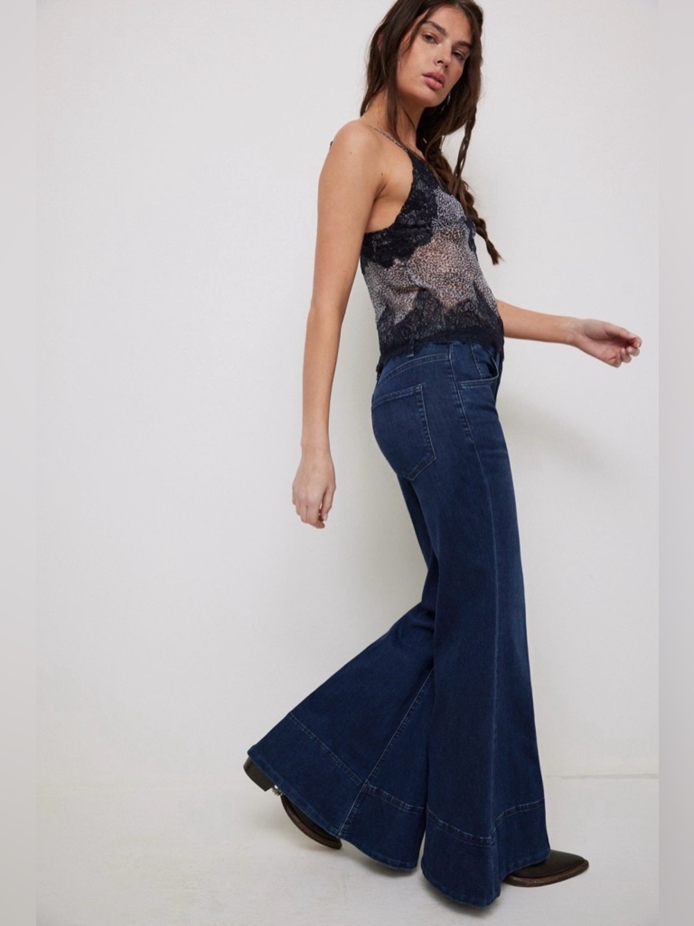 NWT! Free People La Rosa Flare Jeans